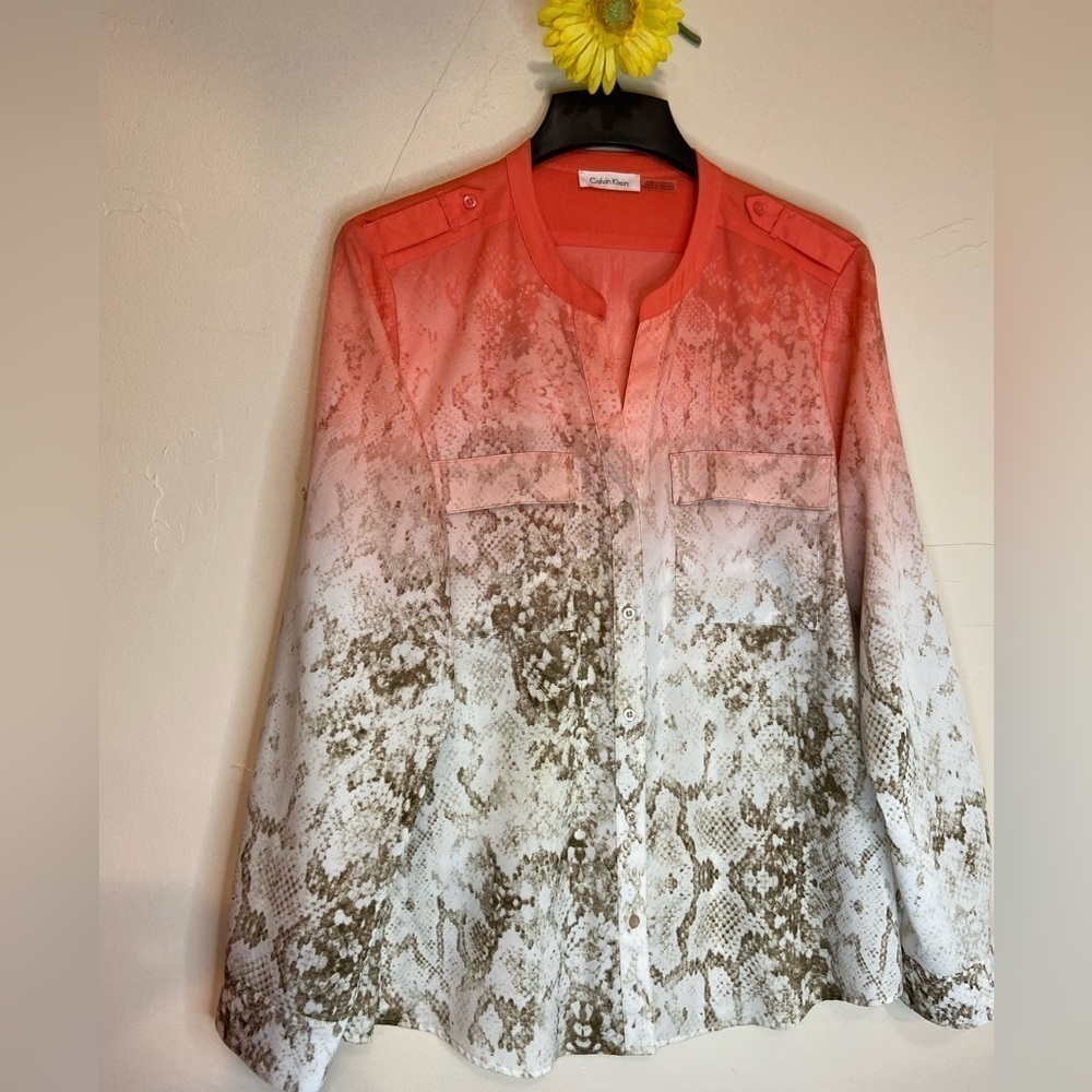 Calvin Klein~Sheer Ombré Snakeskin Blouse~Long Sleeve w/Button Tabs~Size 1X - Picture 4 of 16